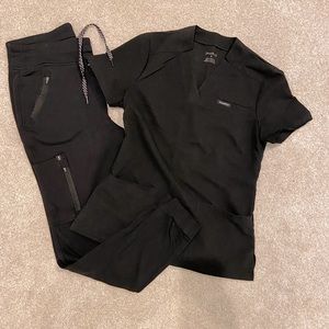 Jaanuu scrub set